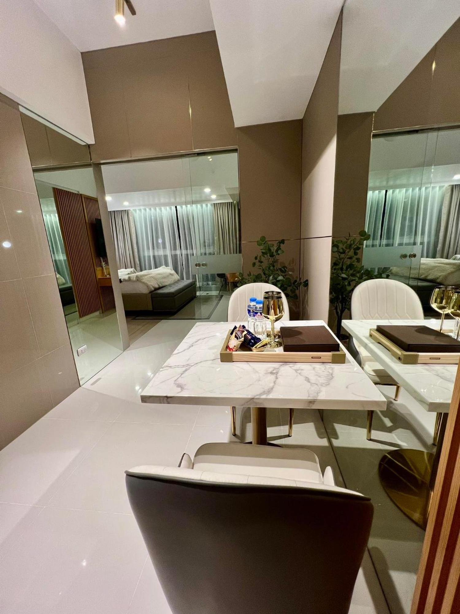 Hotel Vibe Condo At Uptown Parksuites Bgc Taguig Exterior foto